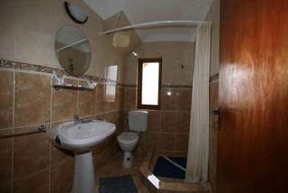 Гостевой дом Pensiunea Printul Vlad Сибьел Двухместный номер с 1 кроватью и собственной ванной комнатой-6